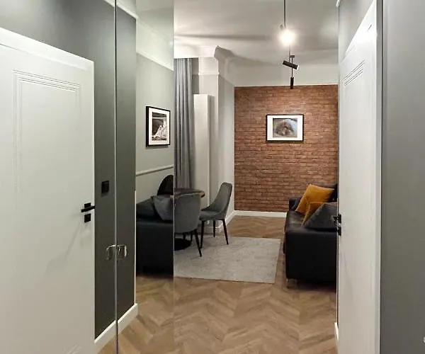 Labo Metro Mlociny Варшава